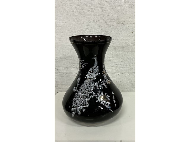 Zwarte japanse vaas met afbeelding "pauw" - afbeelding 2 van  4
