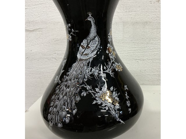 Zwarte japanse vaas met afbeelding "pauw" - afbeelding 3 van  4