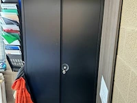 Zwarte metalen kast - afbeelding 2 van  3