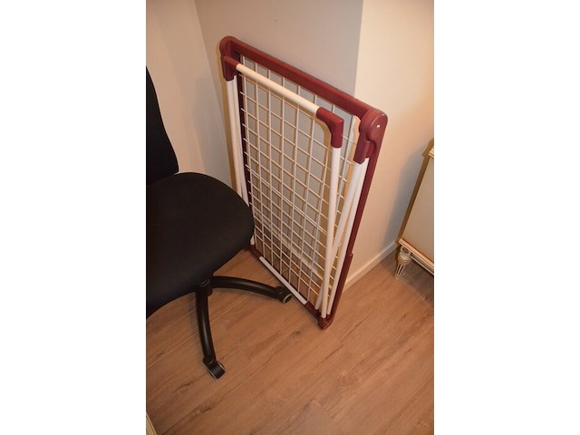 Zwarte rolbureelstoel, droogrekje - afbeelding 5 van  5