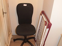 Zwarte rolbureelstoel, droogrekje - afbeelding 1 van  5