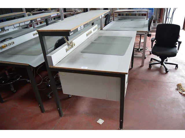 Zwarte rolbureelstoel, werktafel techniform (218,225) - afbeelding 6 van  7