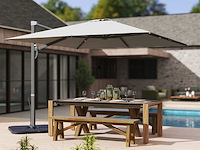 Zweefparasol met slinger en kruisvoet, gemaakt van polyester, aluminium en metaal - afbeelding 1 van  5