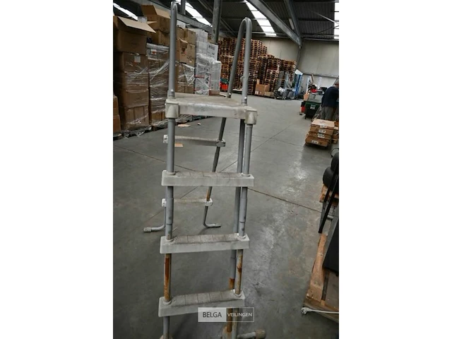 Zwembadladder - afbeelding 2 van  2