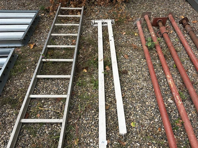 Zwenkbare arm voor bv wasdarm - afbeelding 1 van  3