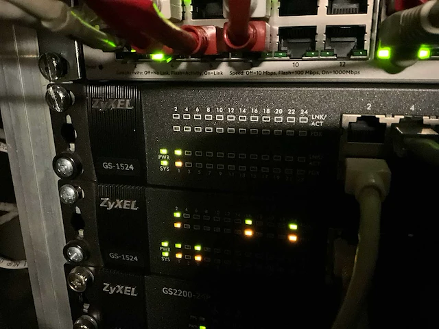 Zyxel gs1524 switch - afbeelding 1 van  2