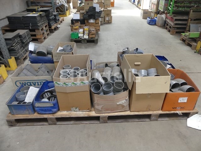 +- 100 pvc-ellebogen en koppelingen - afbeelding 1 van  12