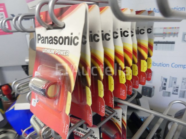 +- 27 pakketten batterijen en batterijen - afbeelding 1 van  9