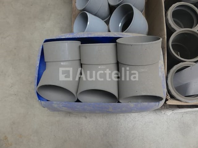 +- 30 pvc-ellebogen en fittingen - afbeelding 1 van  5