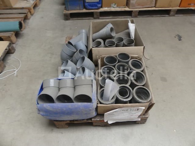 +- 30 pvc-ellebogen en fittingen - afbeelding 2 van  5
