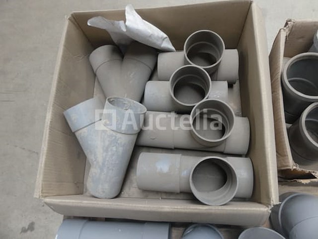 +- 30 pvc-ellebogen en fittingen - afbeelding 4 van  5