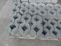 +- 86 grastegels - afbeelding 7 van  8