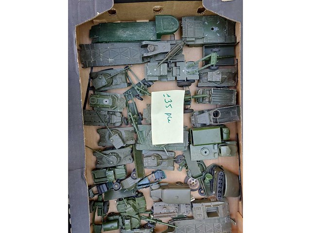 - collectie - modelauto's voor verzamelaars, dynky toys, corgi, solido, enzovoort... - afbeelding 5 van  18