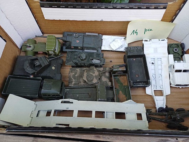 - collectie - modelauto's voor verzamelaars, dynky toys, corgi, solido, enzovoort... - afbeelding 8 van  18