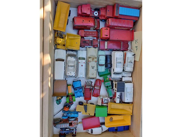 - collectie - modelauto's voor verzamelaars, dynky toys, corgi, solido, enzovoort... - afbeelding 13 van  18