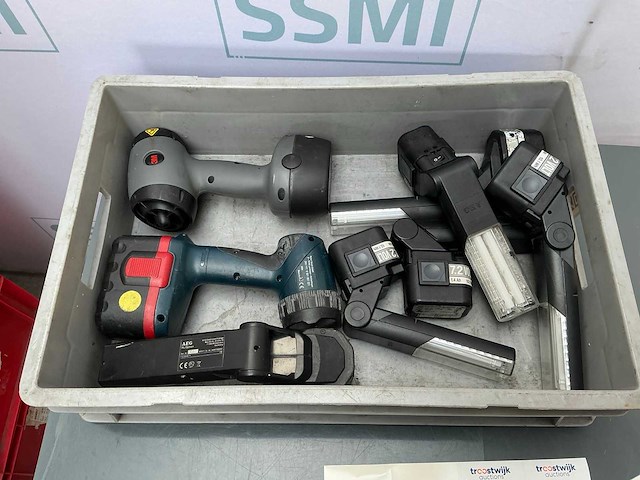 - diverse handgereedschappen - afbeelding 1 van  2