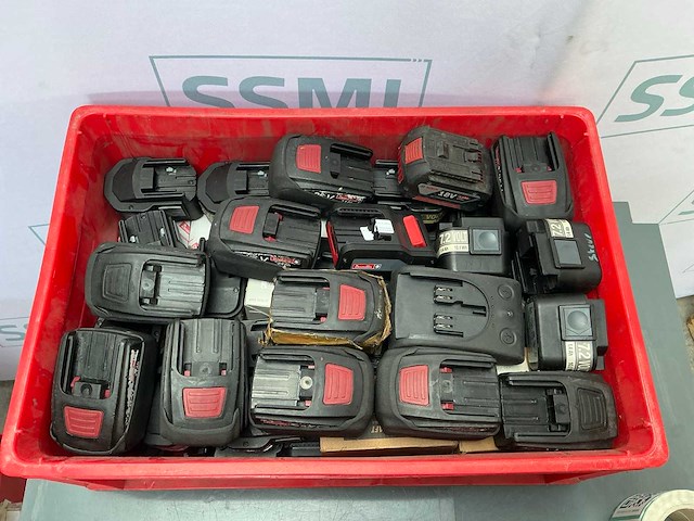 - diverse handgereedschappen - afbeelding 1 van  2