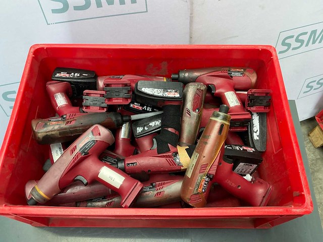 - diverse handgereedschappen - afbeelding 1 van  2
