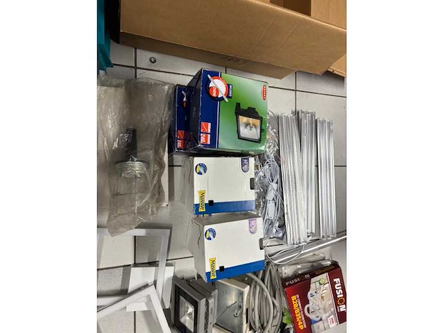 - flinke partij diverse lampen en verlichting - afbeelding 2 van  4