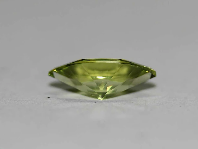 0,48 ct. marquise-vorm appelgroene kleur peridoot-edelsteen - afbeelding 7 van  13
