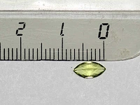 0,48 ct. marquise-vorm appelgroene kleur peridoot-edelsteen - afbeelding 10 van  13