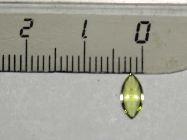 0,48 ct. marquise-vorm appelgroene kleur peridoot-edelsteen - afbeelding 11 van  13