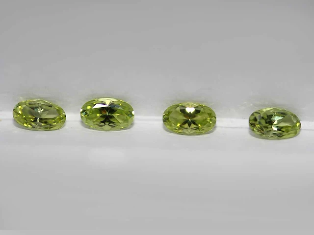 0,97ct. ovaal appelgroene peridoot-edelsteen - afbeelding 6 van  6