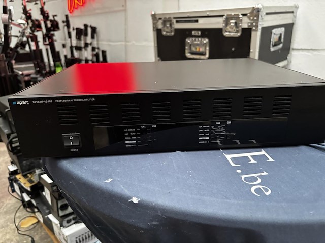 1 100v versterker apart revamp 4240t - afbeelding 1 van  3