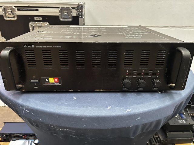 1 3-kanaals versterker apart 2000 - afbeelding 1 van  3