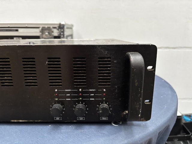 1 3-kanaals versterker apart 2000 - afbeelding 3 van  3