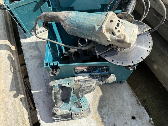 1 accu boormachine makita dhr243 + elektrische haakse slijper makita - afbeelding 1 van  3