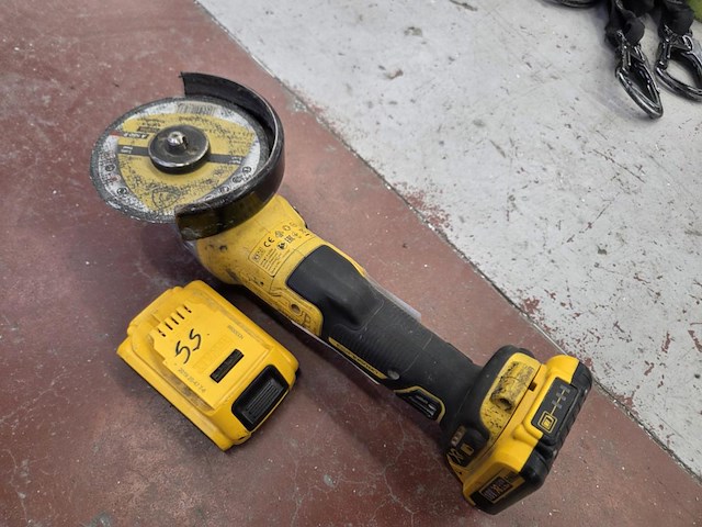 1 accu haakse slijper dewalt dcg405 - afbeelding 4 van  5