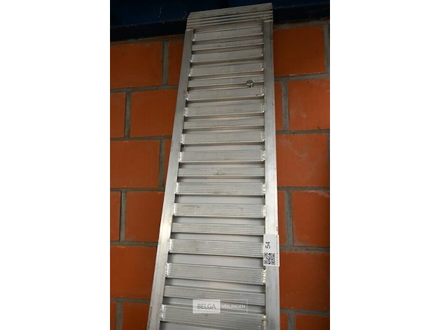 1 aluminium oprijplaat afm l250xb30 cm - afbeelding 2 van  2