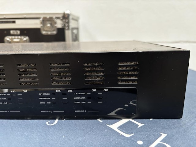 1 apart 8-kanaals versterker 8250 - afbeelding 3 van  3