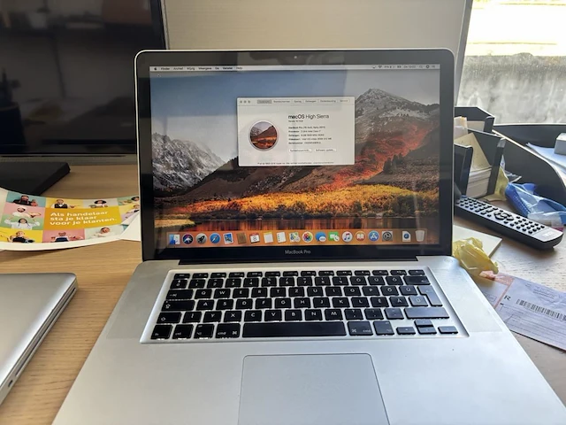 1 apple macbook pro versie 10.13.6 - afbeelding 1 van  4