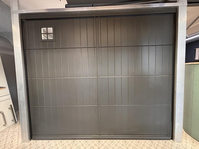 1 automatische stalen sectionaal poort adk - afbeelding 1 van  8