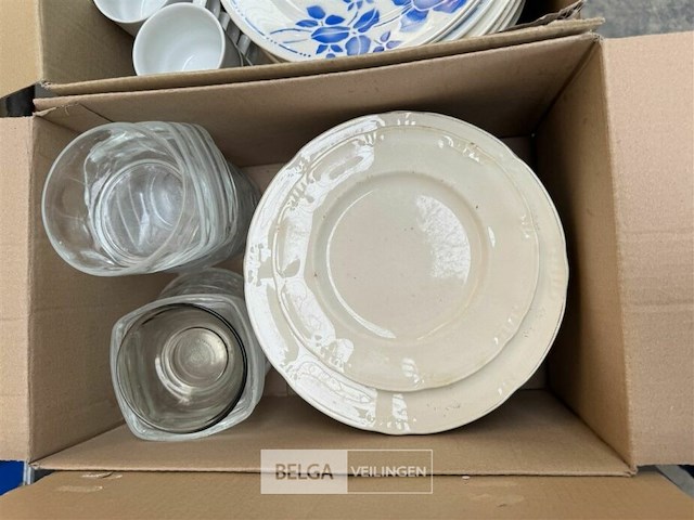 1 bak + 3 dozen glaswerk en borden/tassen/schotels - afbeelding 3 van  6