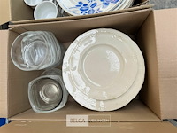 1 bak + 3 dozen glaswerk en borden/tassen/schotels - afbeelding 3 van  6