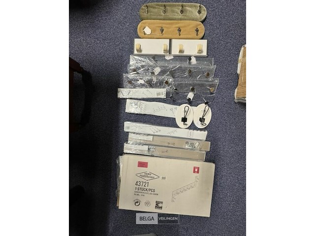 1 bak diverse kapstokken - afbeelding 1 van  3