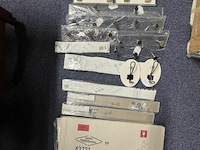 1 bak diverse kapstokken - afbeelding 1 van  3