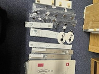 1 bak diverse kapstokken - afbeelding 2 van  3