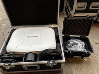 1 beamer panasonic ew 730 wxga / pt-ew730