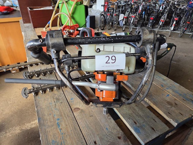 1 benzine grondboor - afbeelding 1 van  4