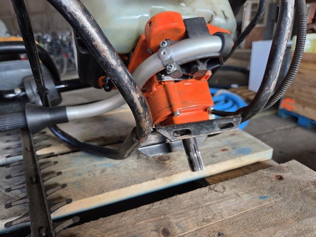 1 benzine grondboor - afbeelding 4 van  4