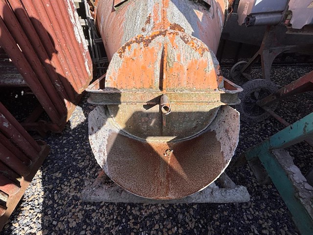 1 betonkubel - afbeelding 3 van  3