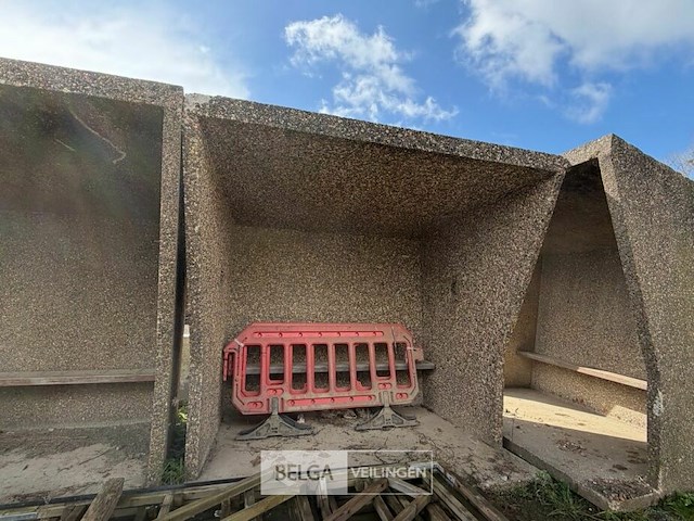 1 betonnen bushokje - afbeelding 1 van  3