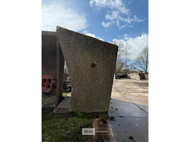 1 betonnen bushokje - afbeelding 2 van  3