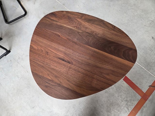 1 bijzettafel massief notenhout brady - afbeelding 2 van  5