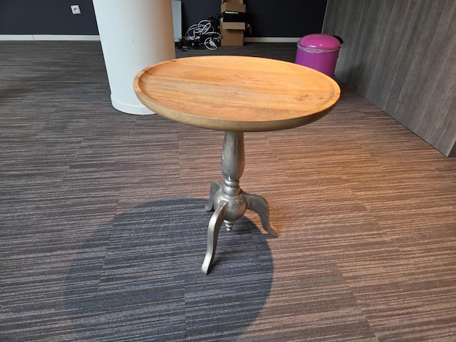 1 bijzettafel - afbeelding 1 van  3