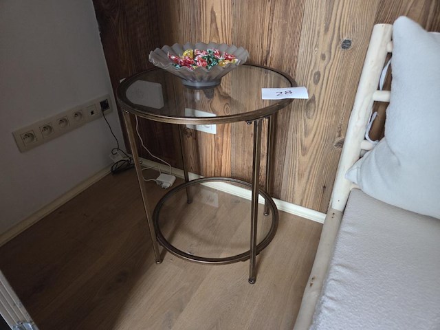 1 bijzettafeltje - afbeelding 1 van  4